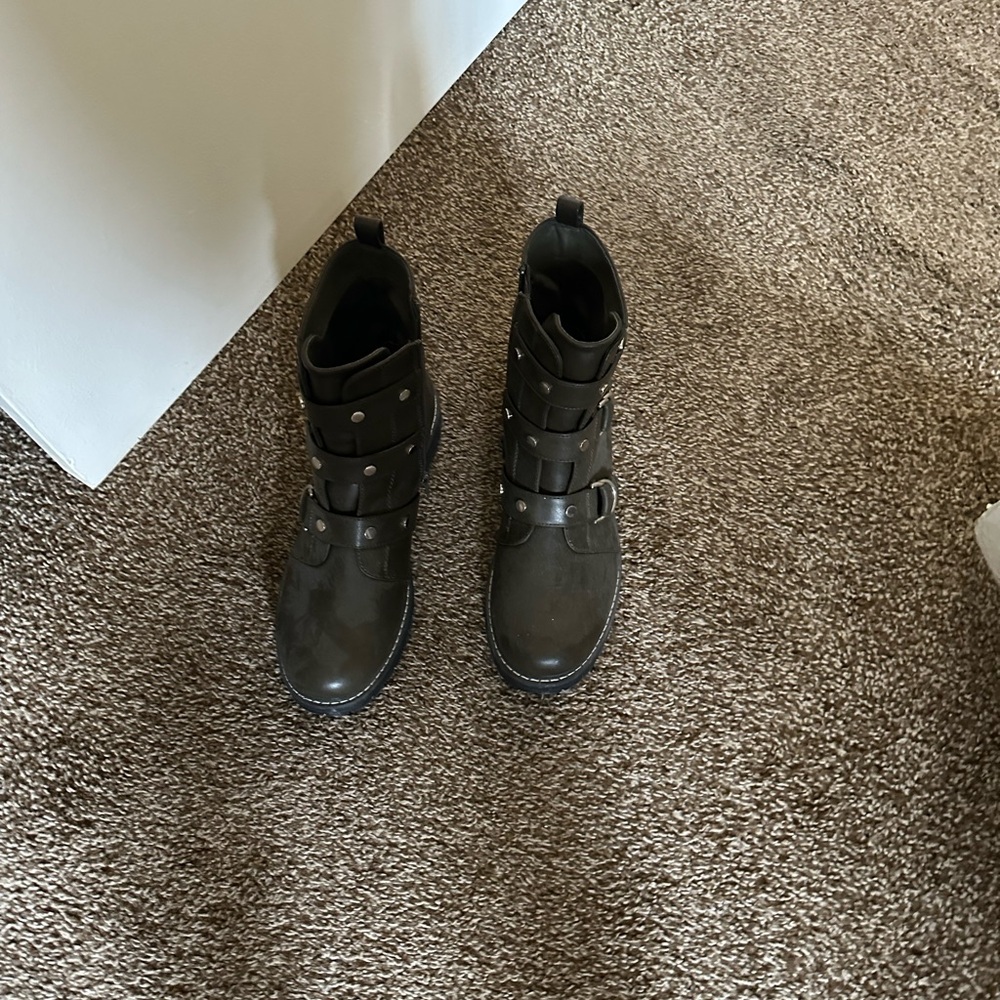 Women’s Olive Geeen Boots